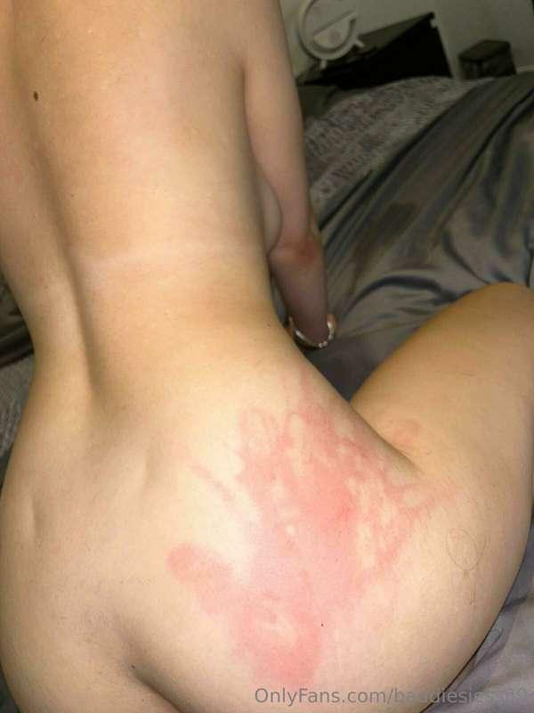 Wanna know how my ass was this red?😈tip this post to see how..