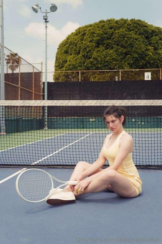 This court isn’t ready for this backhand and this backside 🍑