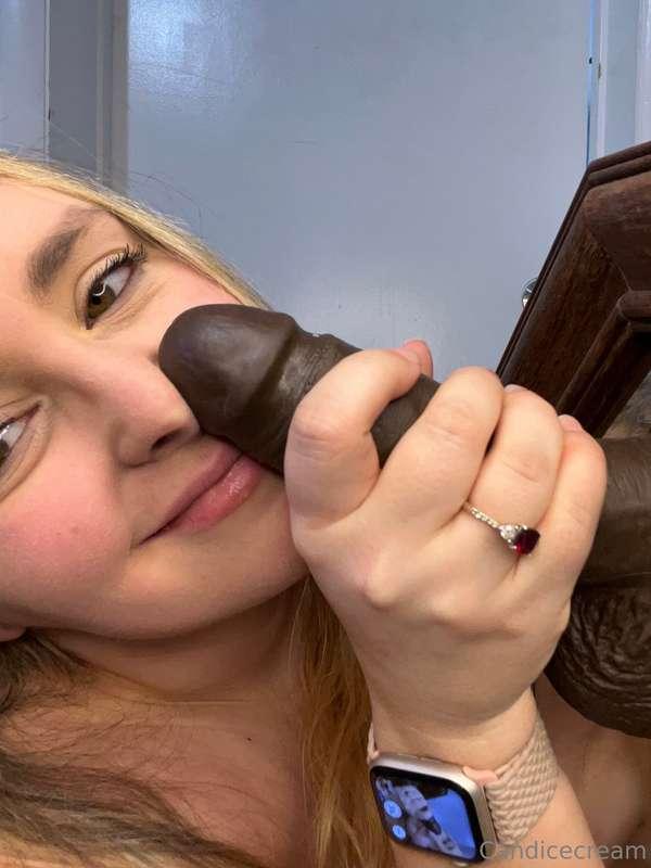 I want to worship your cock 🥵🥵 and suck you until your balls..