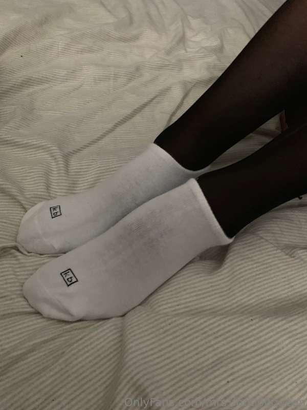 mrs_footjobqueen image #3