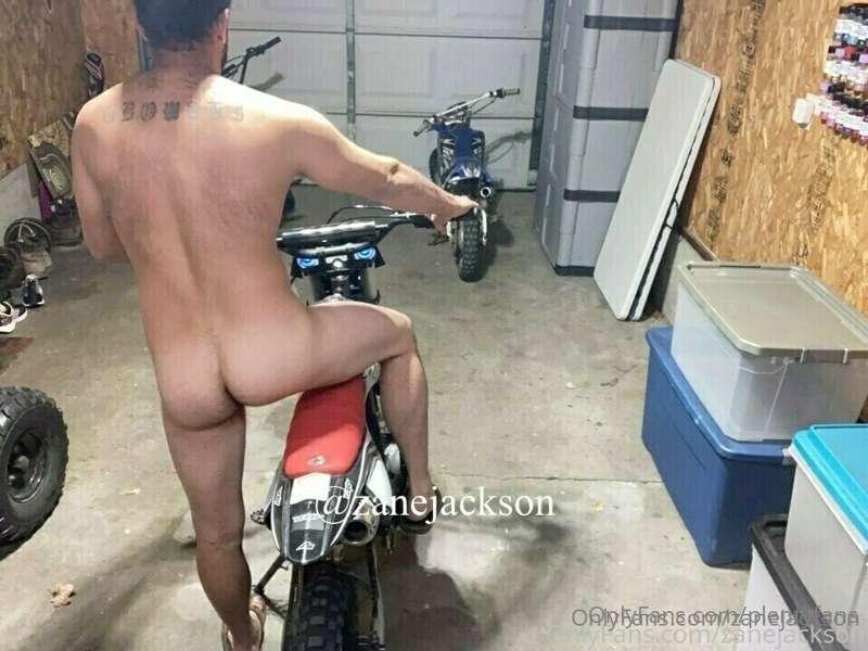 @zanejackson

Hey!!
My name is Zane I’m a hard working railr..