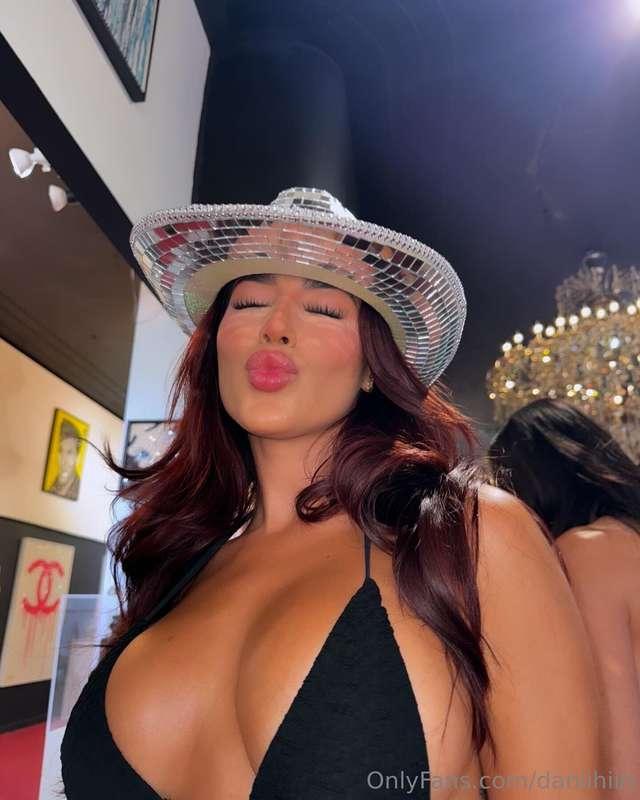 daniihiin main image