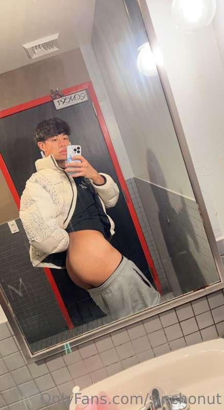 quick bathroom selfie before dinner 😘