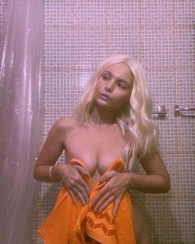 I m about to take a shower 😌😌😌💦💦