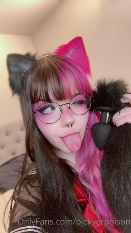 what u doin back there?? 😳