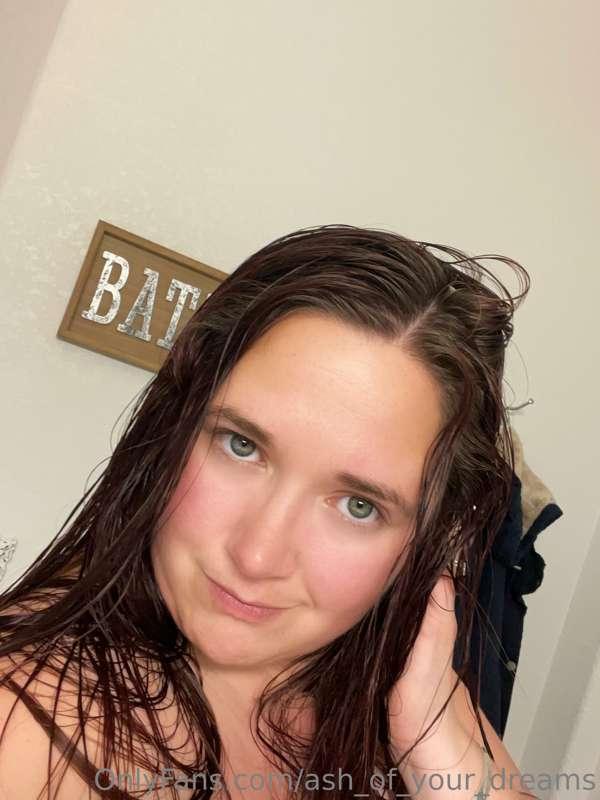 Right out of the shower xxx selfies 🔥🔥🔥💦💦💦