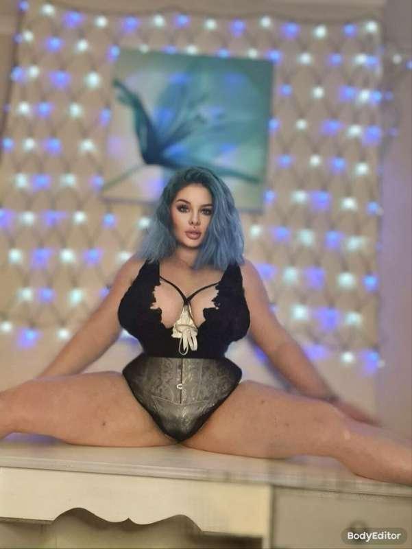 I just saw katherinebee sending out the naughtiest dms 😳🆓️👇
..