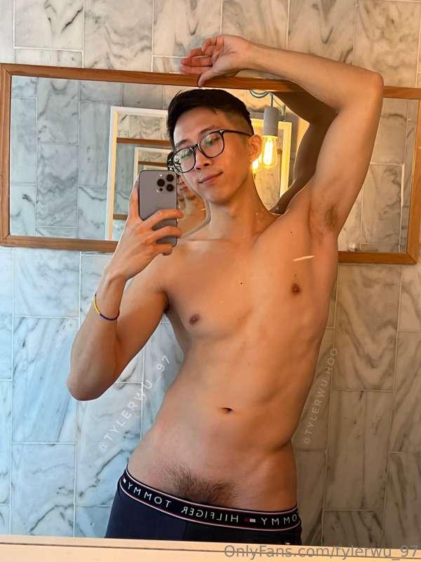 Can I send you nudes? 🤓

New Year’s Eve livestream this Sund..