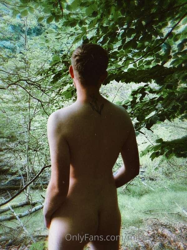 look at my ass 🍑
