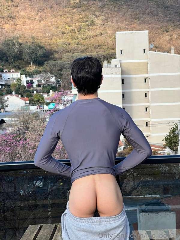 Enjoying the landscape? 👀