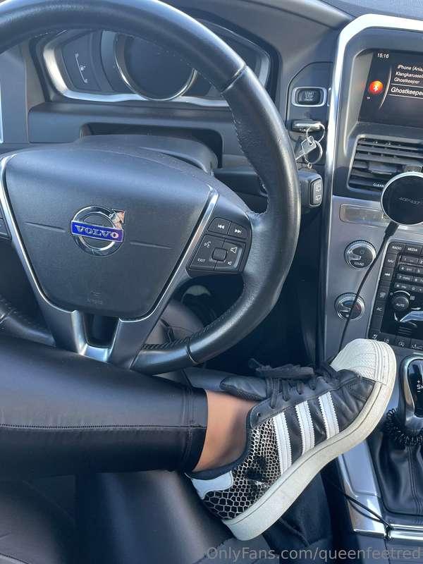 Let’s play in car 😈