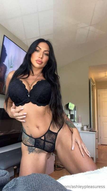 Where tf is my good morning text & dick pic? 😇 I’m in the DM..