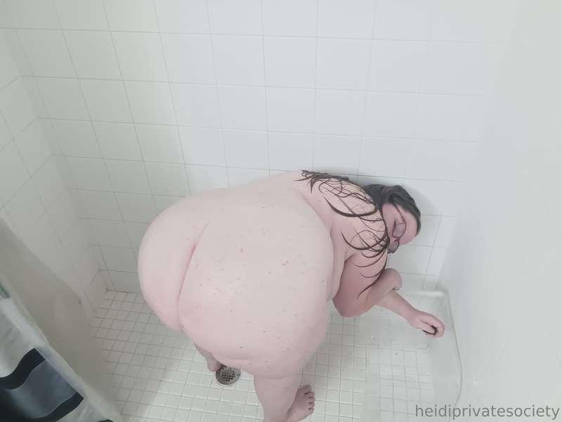 what would you do if you went to take a shower and saw this?
