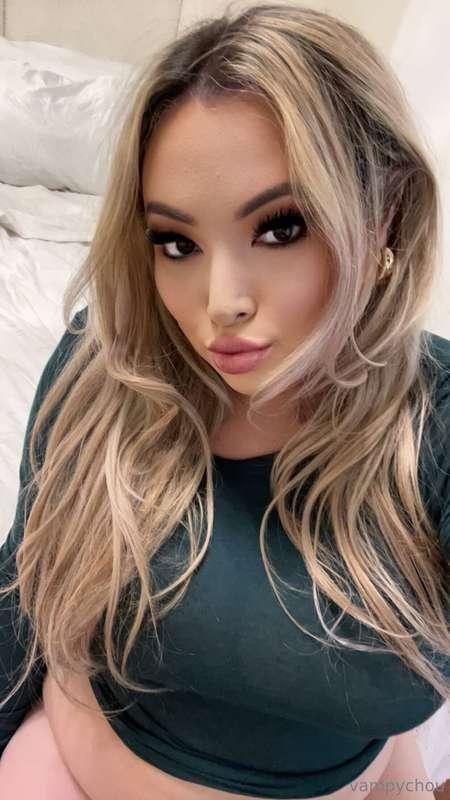 lift up my belly and fuck me daddy🥵