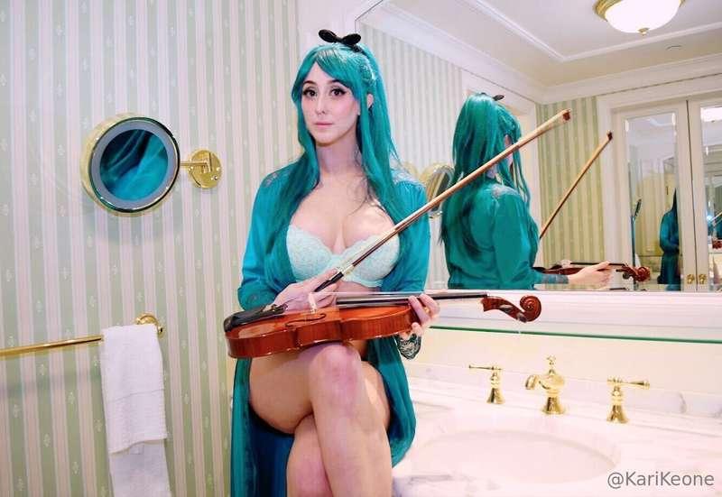 Guys I need some simple cosplay ideas I could pull off!!! Co..