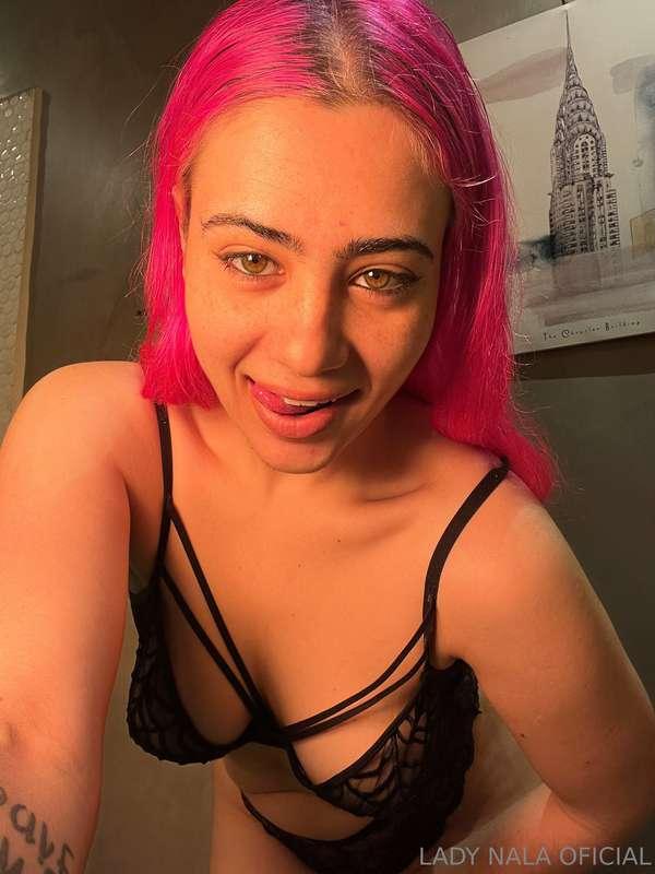 Estoy muy caliente 🔥 
Mándame una foto de tu polla si quiere..