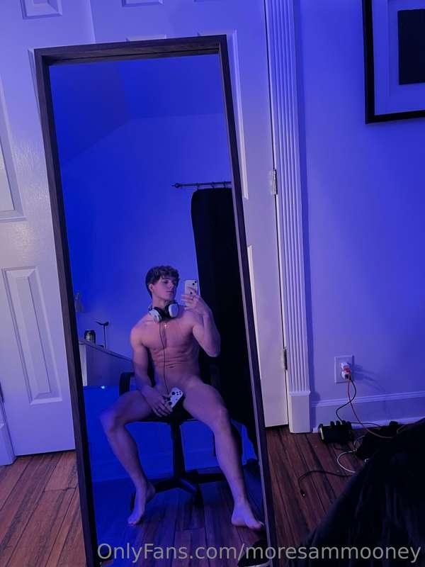 im getting more revealing than ever... 😈 go sub to @sammoone..