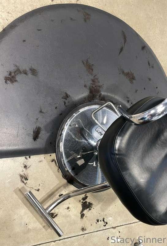 Remember how Sinner chopped off all her hair recently?
Well...