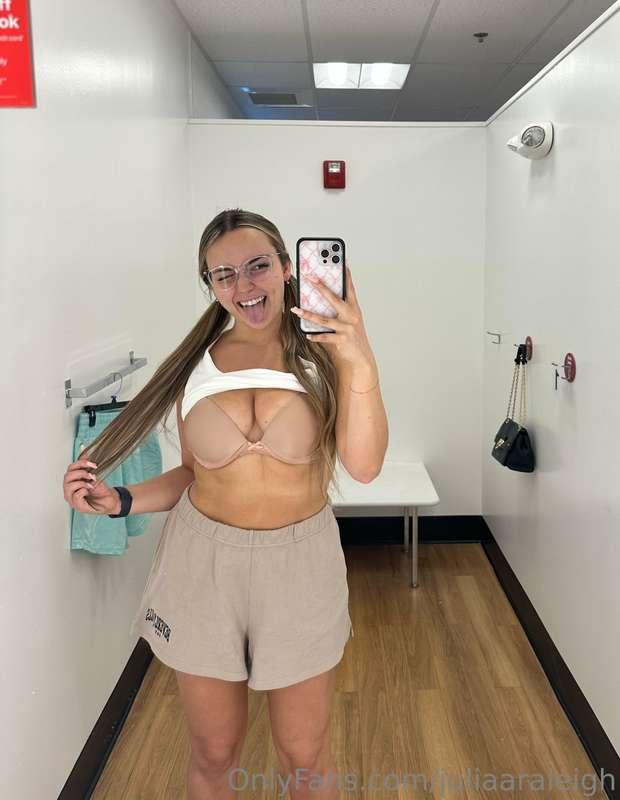 Had a little too much fun in the dressing room today🙈 if you..