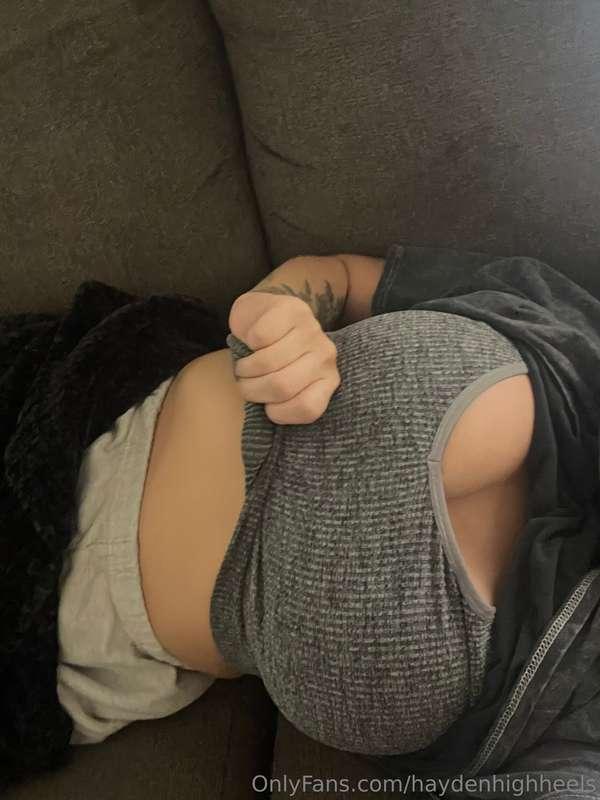 Post gym cuddles with myself hehe