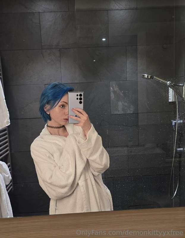 Hotel Bathroom Set o.oImplied nude, shower pics, casual