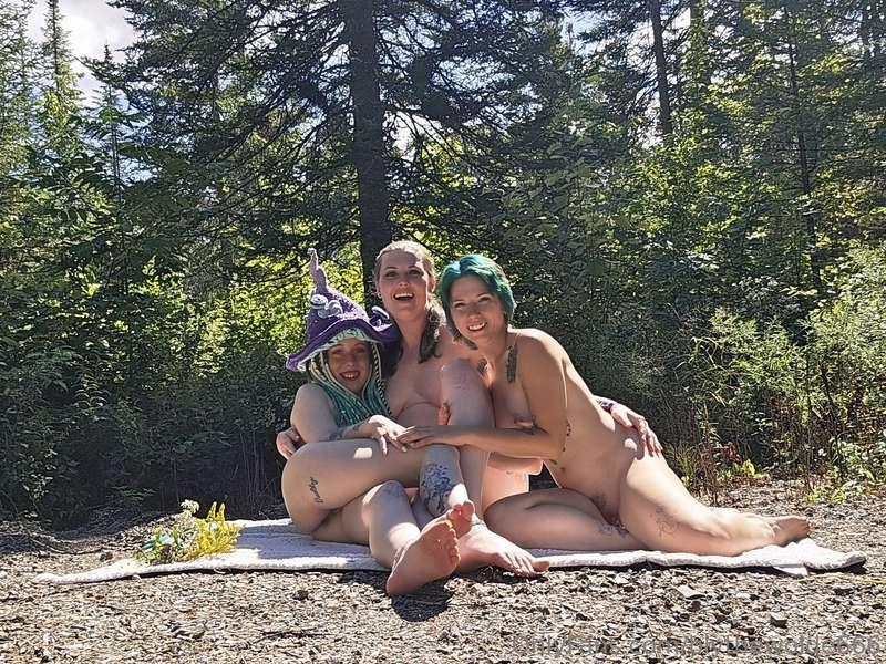 Enjoy this new Sapphic Woodland Fae video featuring Melanie ..