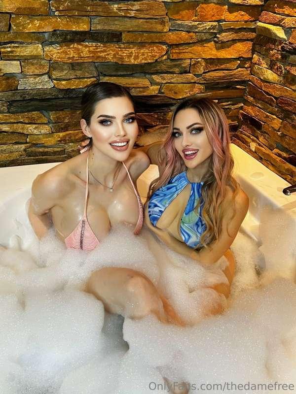 LESBO CLIP WITH @hotkitten on my VIP @thedame . 💌💦