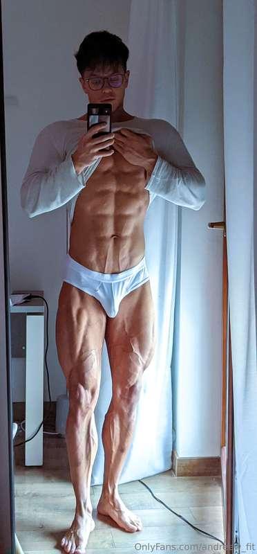 Lifting my shirt, showing off these abs while this fat cock ..
