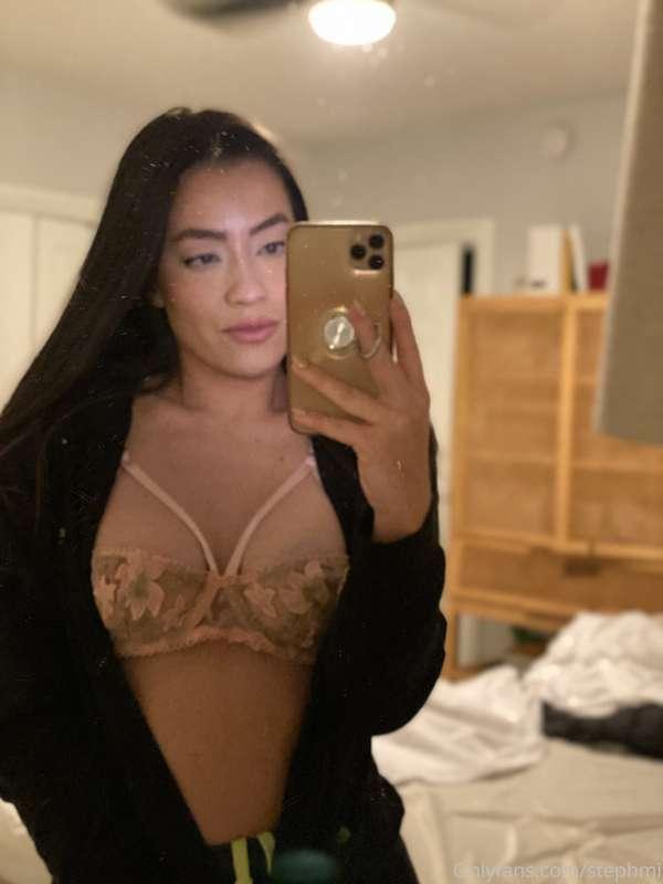 Careful: addiction starts with just one look 💋