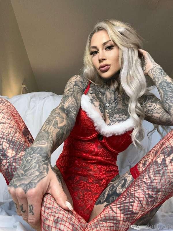 I’ll be the best gift you unwrap this year. 🥳🍬❄️