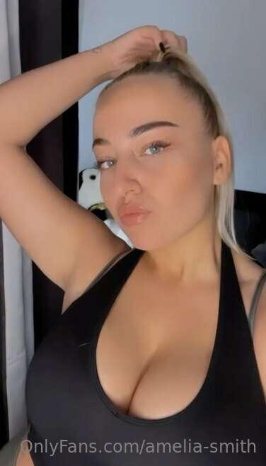 did someone here ask for big boobs? 👀🍒