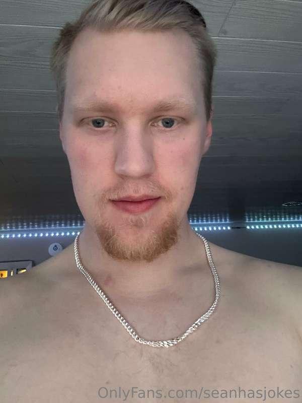 Should I keep the goatee?😊