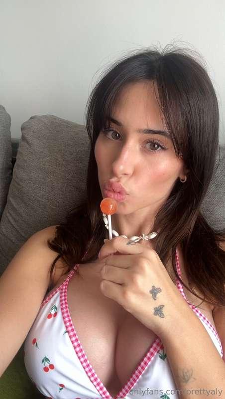 Does your lolli taste like cherry as well? 👅🍭🍒