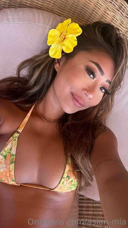 resting beach face🤭 wanna have some cuddles with me?