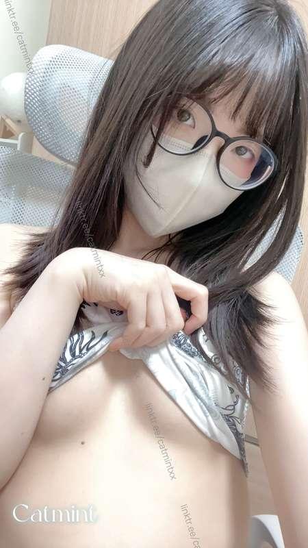 月經感覺快來了🥲 奶頭腫腫的 I have a feeling my period is coming soon bec..