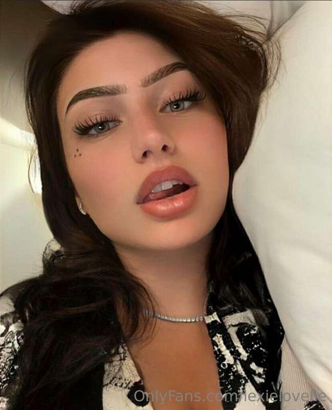 Making content tonight for you guys 😘