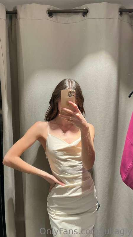 Even when shopping, I don't forget my VIPs 💓 Get ready for s..