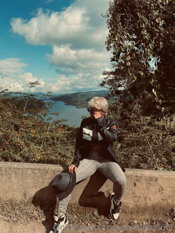 I love feeling free😍 in the mountains, being myself naked💛
*..