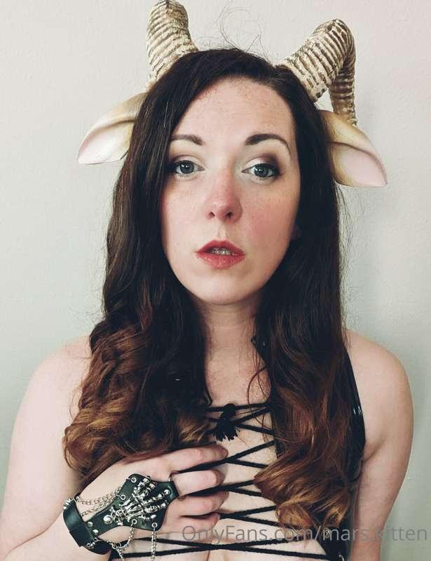 Here's a summoning circle of cocks. Yes, you heard that righ..