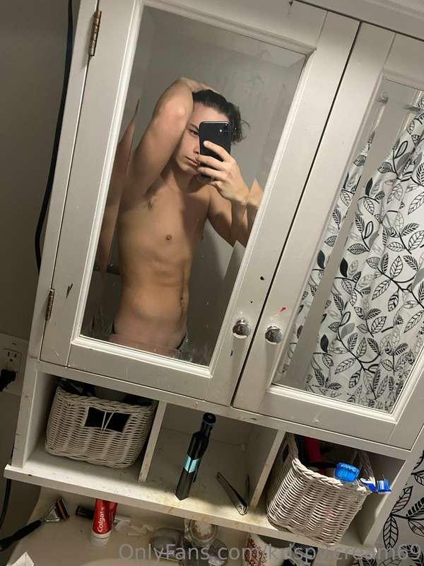 It’s okay, you can stare 😏 I hope you enjoy what your seeing..