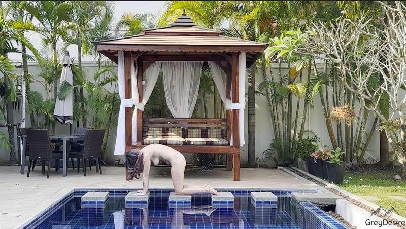 Cat Pose
Imagine inhaling air into the space between your shoulder blades to help create more room
#yoga