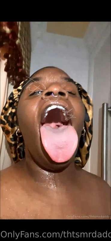 Look how well I cleaned my tongue. It’s so wet and pink
