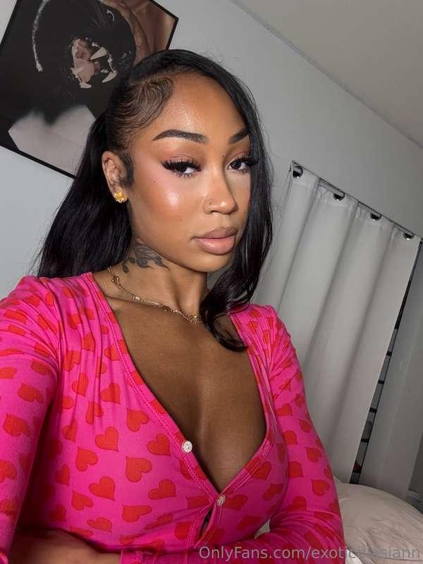 Help me take this off tonight?😩💖 8pm pst 🎥