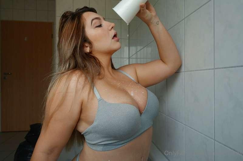 💦