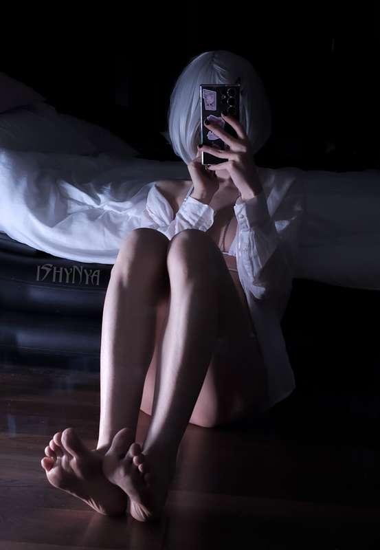 good morning! i want to show the last remaining photos from the white photo set today and make a new cosplay photo set and show some of the results :3