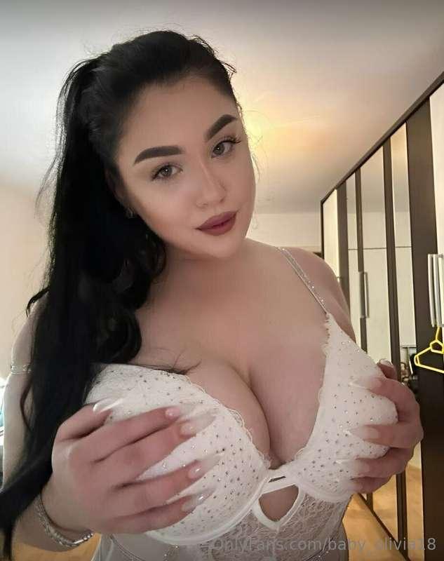 Busty loving babe @maryanaaaaa 💕 She wants your cum so bad 🥵..
