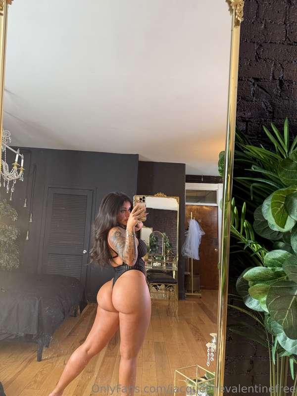 This ass looks better bouncing, wanna see it move? 😈