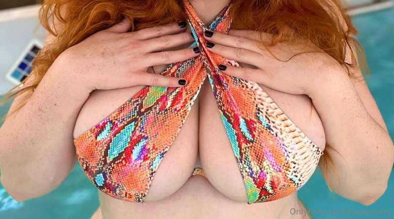 I need to take better photos in this bikini so I can do it j..