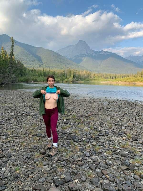 🇨🇦 ⛰️Nude in Canada Rockies/ outdoors Mountain Bow River pic..