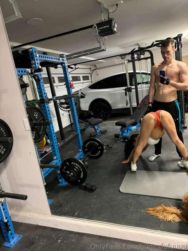 If you haven’t watched our gym video yet ur missing out

Bun..